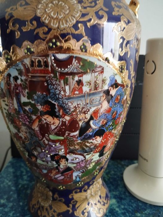 Jarras decorativas e candeeiros de Macau