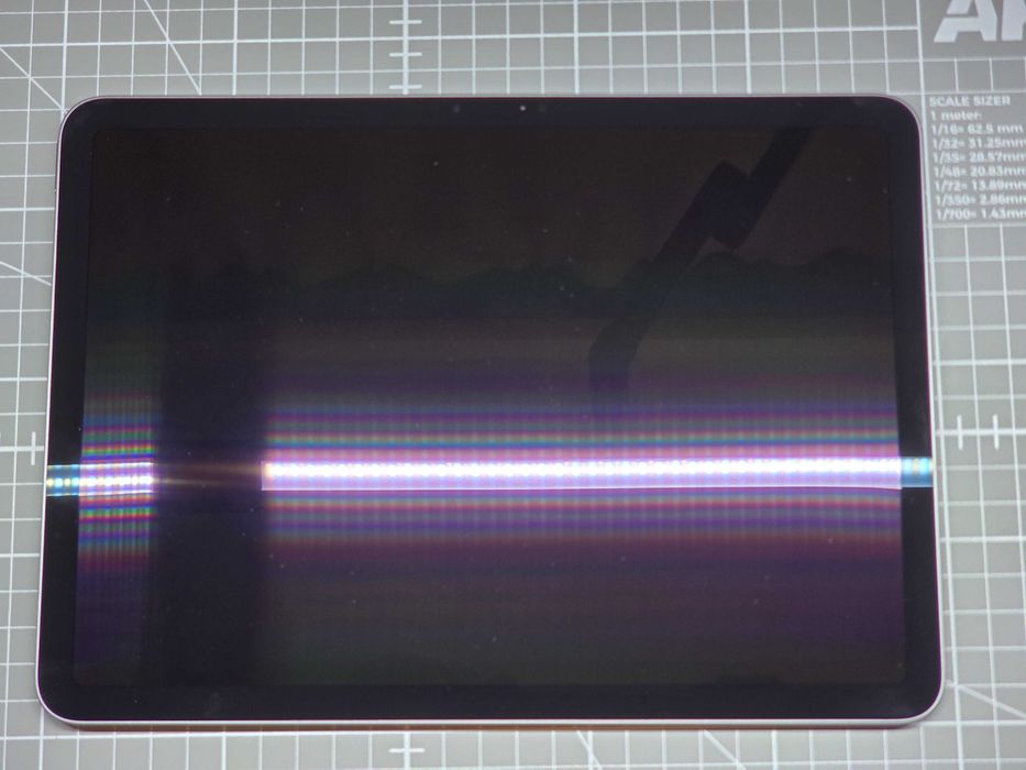 Jak nowy iPad Air 11" A3266, 128GB,  z Logitech Combo Case