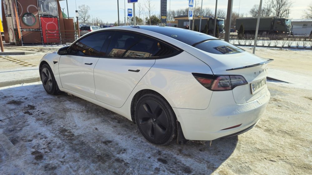 Продам tesla model 3