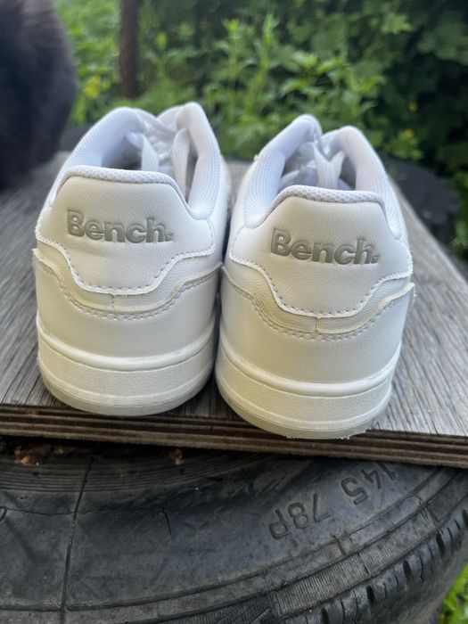 Шкіряні білі кросівки Bench