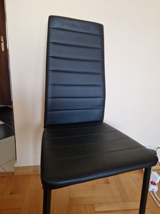 4 sztuki krzeseł czarnych
