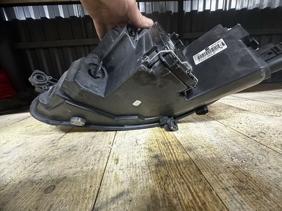 Фара оптика передня права seat altea xl сіат альтеа