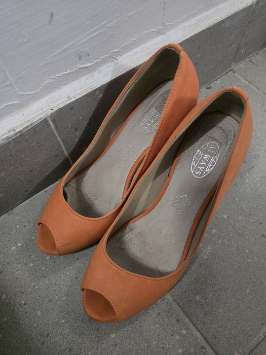 Buty na obcasie roz 38