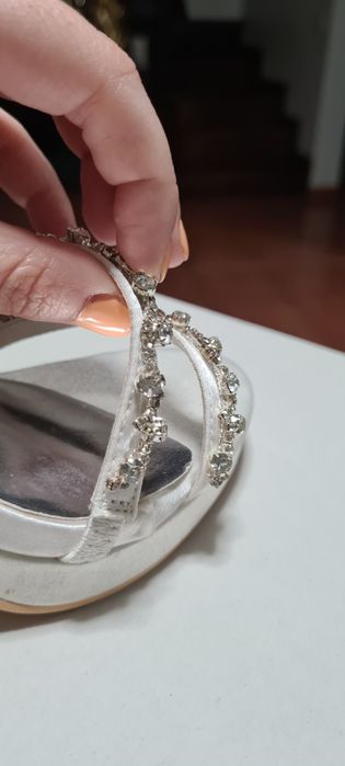 Sandália tiras cerimónia/noiva brancos com detalhes prata