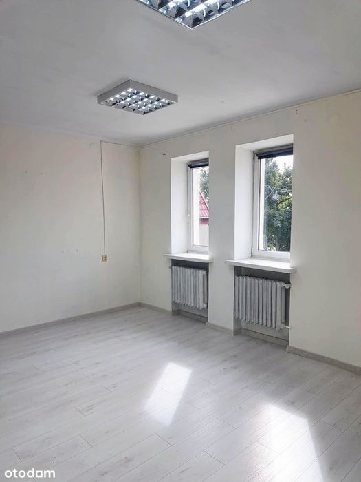 Oferuję do wynajęcia lokal o powierzchni 39 m² w biurowcu.