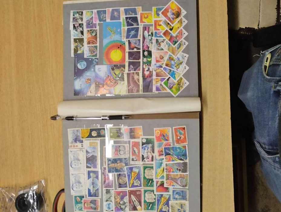 Продаю марки с альбомом