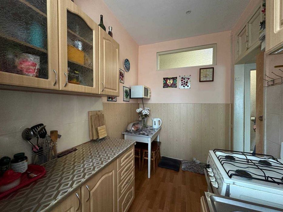 Васильківська 27/2, продаж 2к.кв. біля метро.