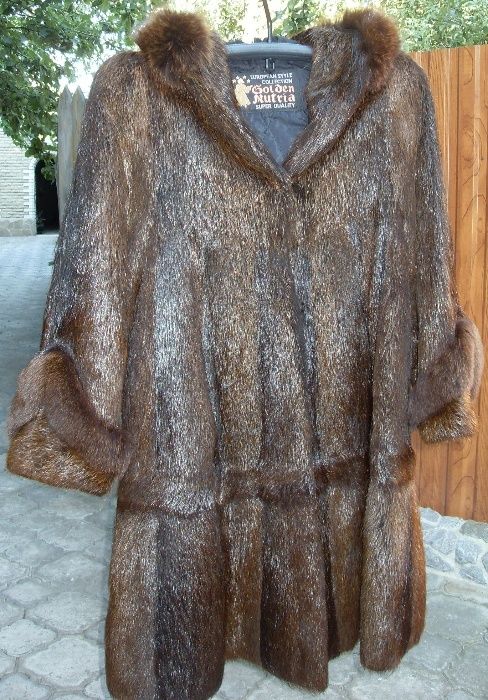 Шуба с капюшоном размер 46-48 нутрия с песцом
