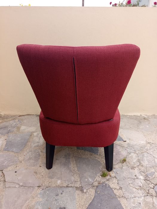 Cadeirão / Poltrona Moderna em Tecido Bordeaux (Como Novo)