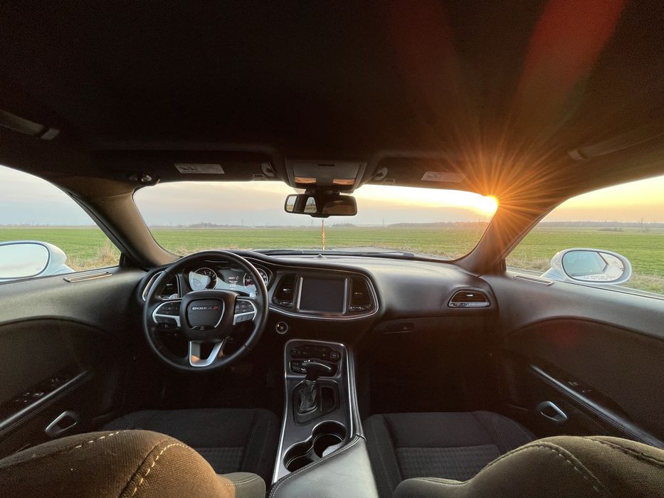 Wynajem samochodu do ślubu auto Dodge Challenger / Wolne terminy 2026