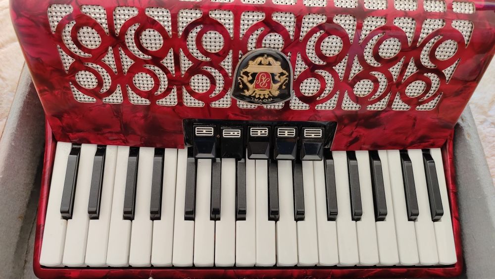 REZERWACJA Akordeon Royal Standard 80 basów