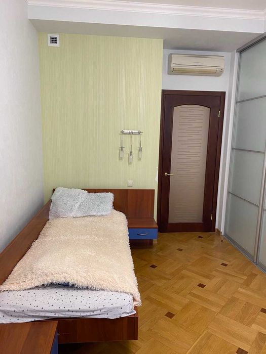 Продам 4-х комн. квартиру в центре, элитном доме  (с хорошим ремонтом)