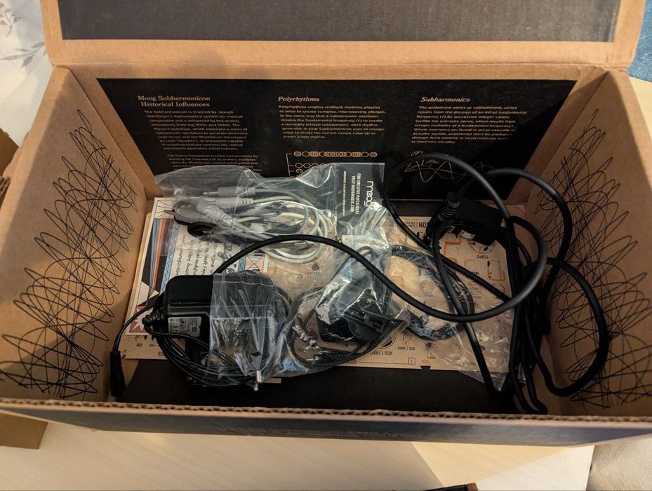 Продам аналоговий синтезатор Moog Subharmonicon