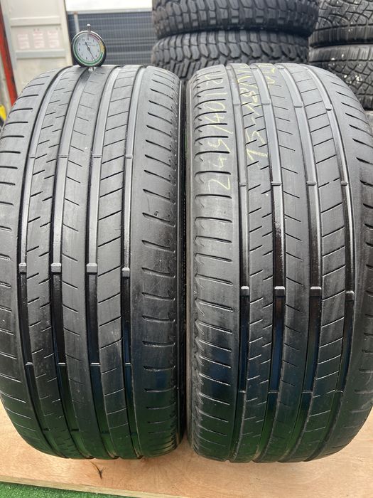 Opony Bridgestone Alenza 245/40/21 para