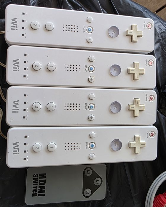 Consola Nintendo Wii Completa + 4 Comandos + 4 Nunchuks + Acessórios