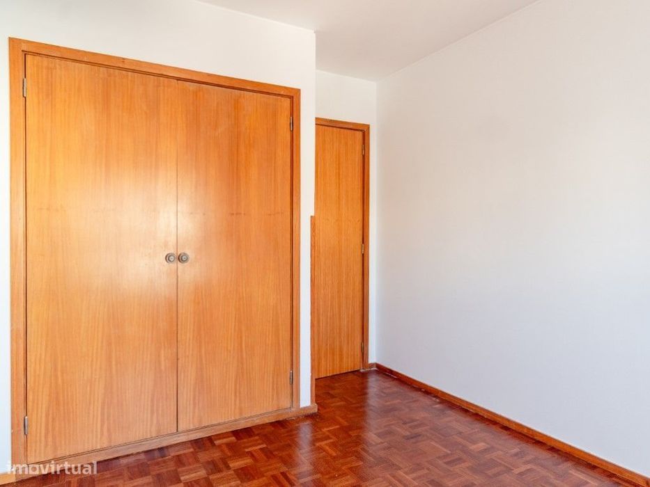 Apartamento T4 com Garagem em Coimbra