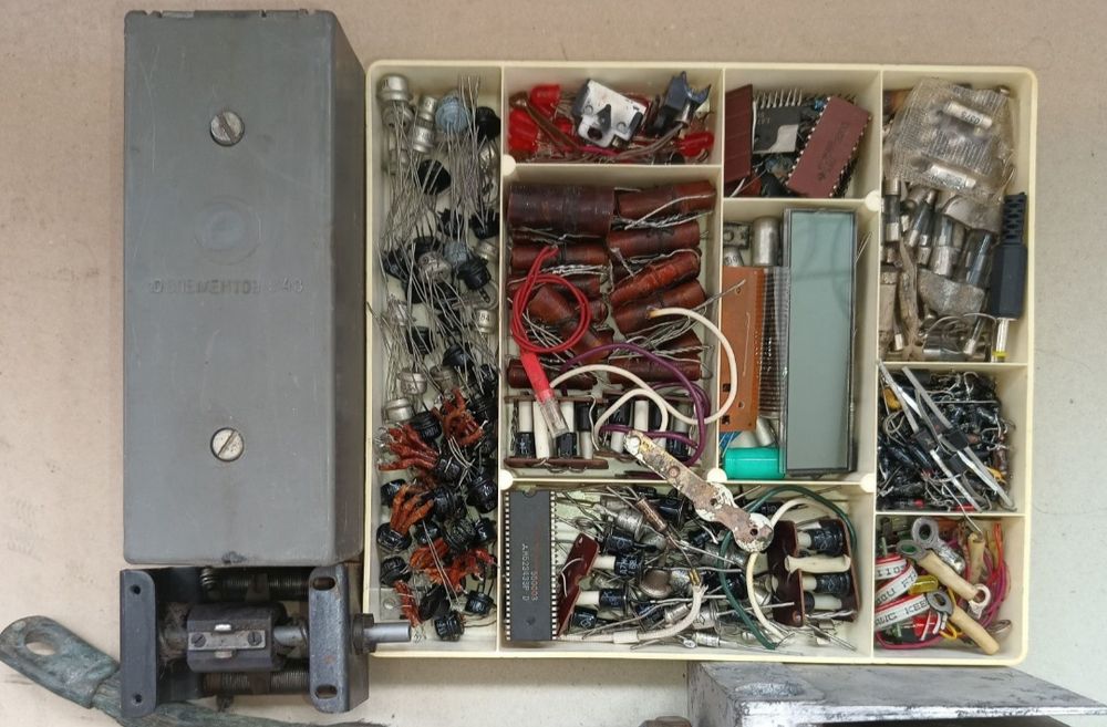 Радио детали. Радио лампы. Диод. Транзистор. Конденсатор. Резистор.