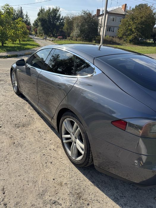 Tesla model S 70D 2015 (рестайлінг)