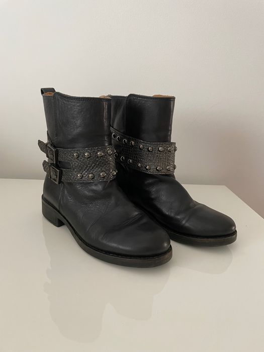 Botas pretas cano alto