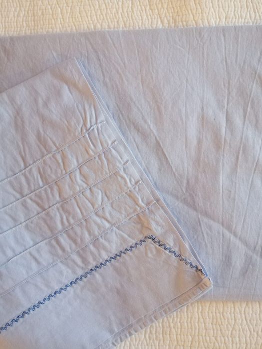 2 Lençóis antigos com 4 fronhas cama solteiro