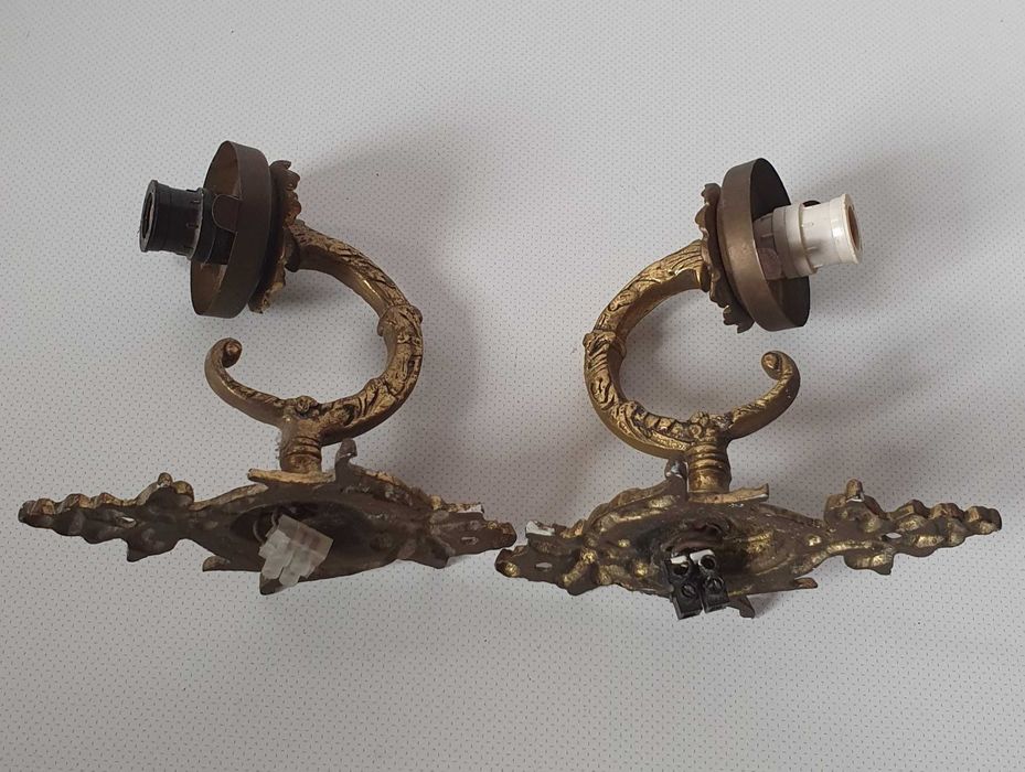 Par de Candeeiros Apliques de parede em latão, com relevos - anos 50