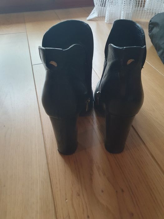 Botki skórzane Ochnik 37/38 na obcasie.
