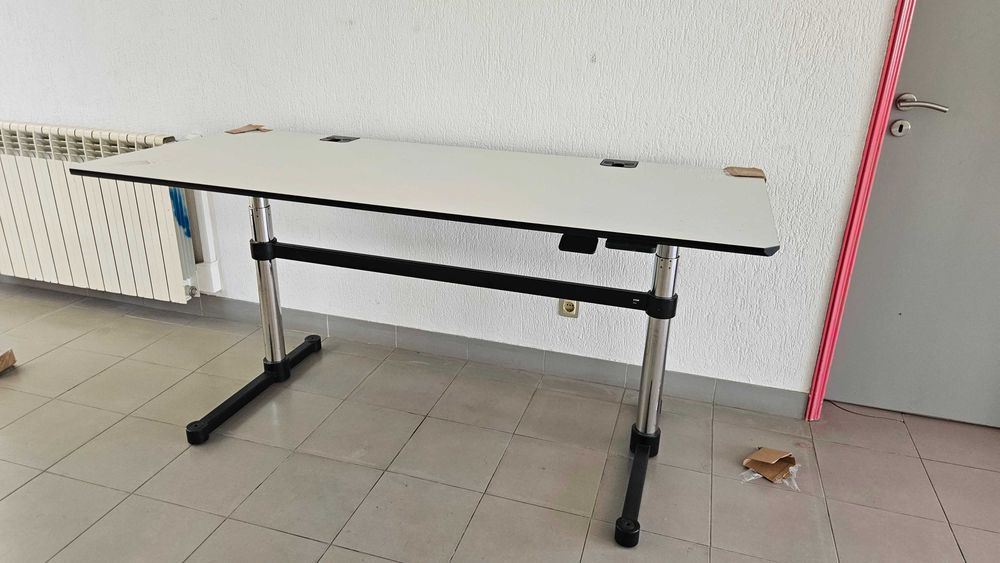 Secretaria USM Haller Kitos M — Regulável em altura (ajustável)