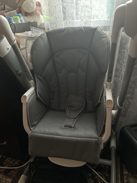 Дитячий заколисуючий центр, та стілець