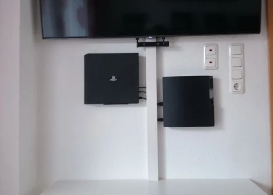 Ps4 на стене