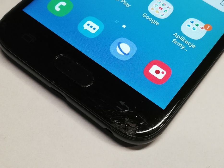 Samsung Galaxy J3 2017 Duos - Pęknięcie