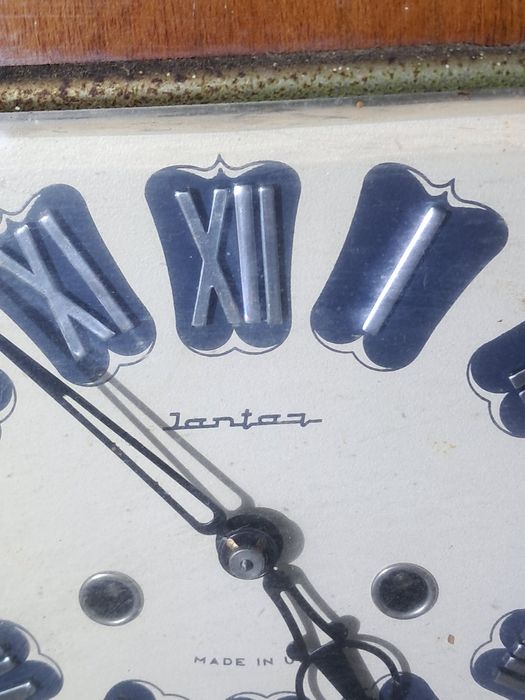 Настінні годинники "Янтар"