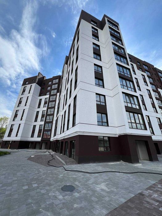 Продаж 2-кімнатної квартири поруч міського озера та неподалік Центру.