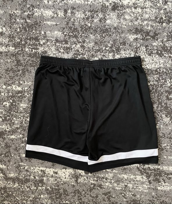 Л розмір Шорти Nike dri fit темно білого кольору з нових колекцій