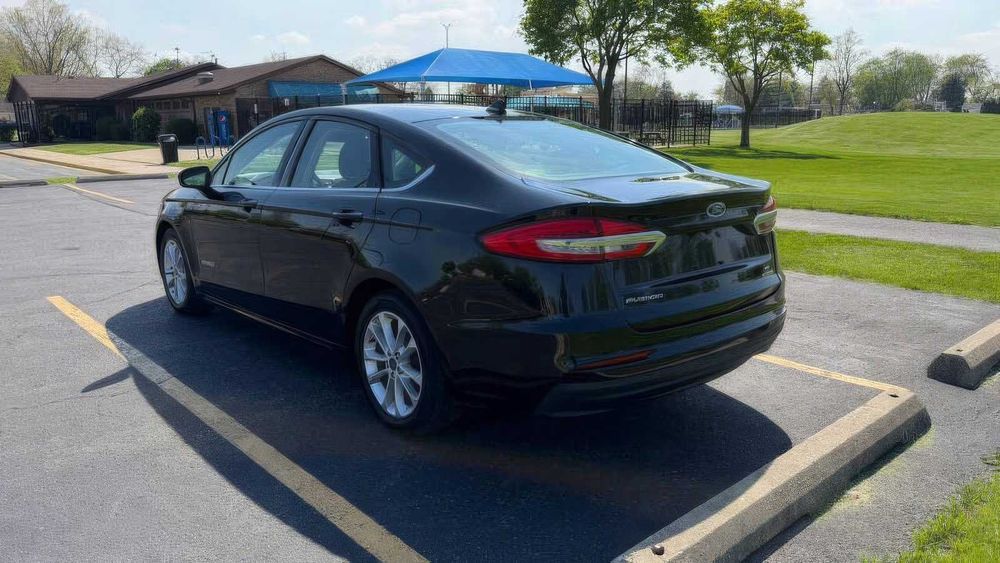 Ford Fusion Titanium Hybrid      2019