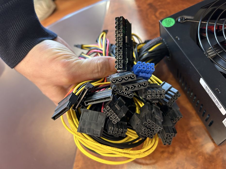 Блок питания к компьютеру 1800 ватт