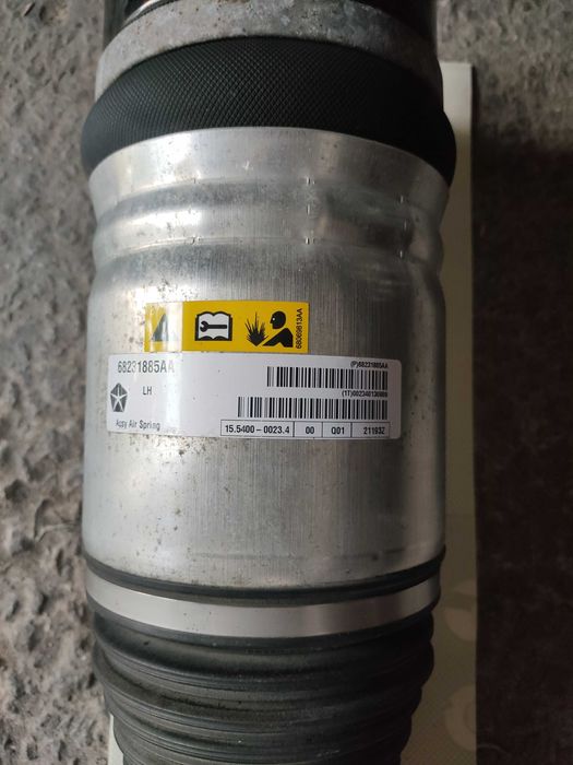 Пневмостойка 68231885AA