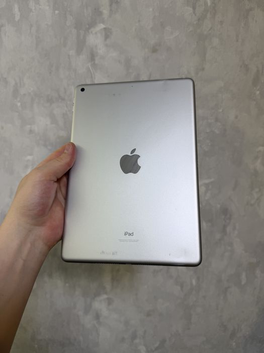 Продається iPad 9-го покоління, версія Wi-Fi, 64 ГБ.