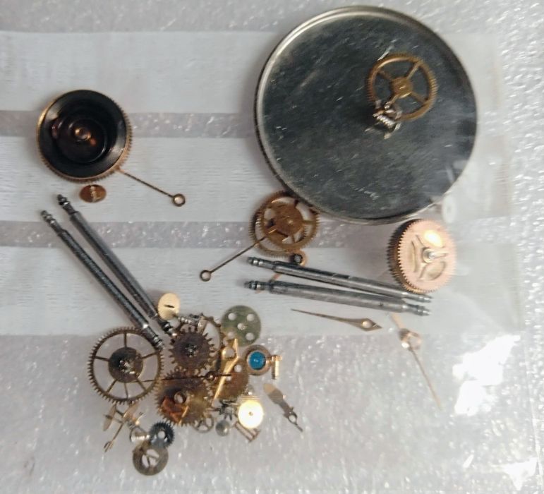 Peças para relógios de pulso.
