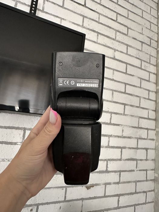 Продам спалах Yongnuo  yn560