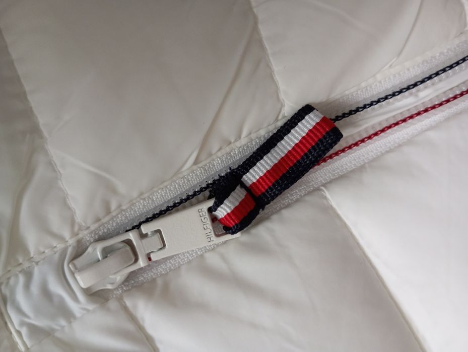 Lekka i ciepła biała kurtka Tommy Hilfiger - S / M