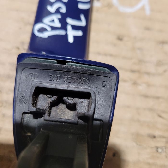 Klamka zewnętrzna drzwi Keyless Go przód lewy vw passat b6 2008r LA5E