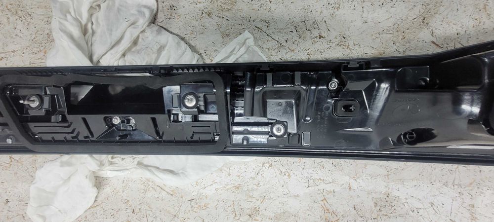 Lampa VW Taigo blenda tylna środkowa