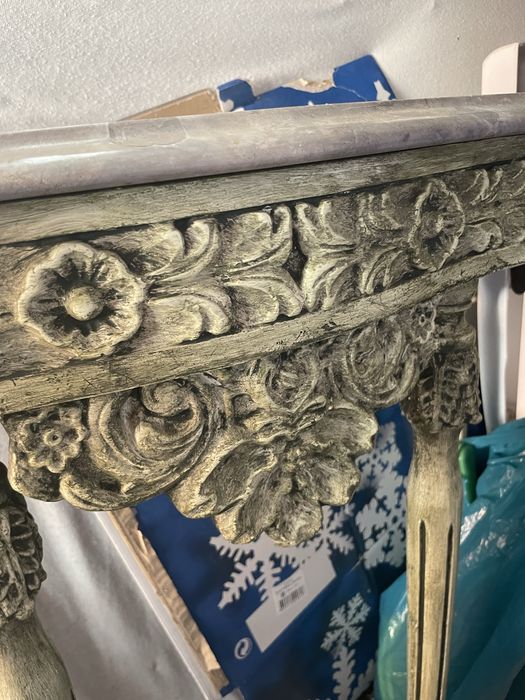 Mesa com tampo em pedra