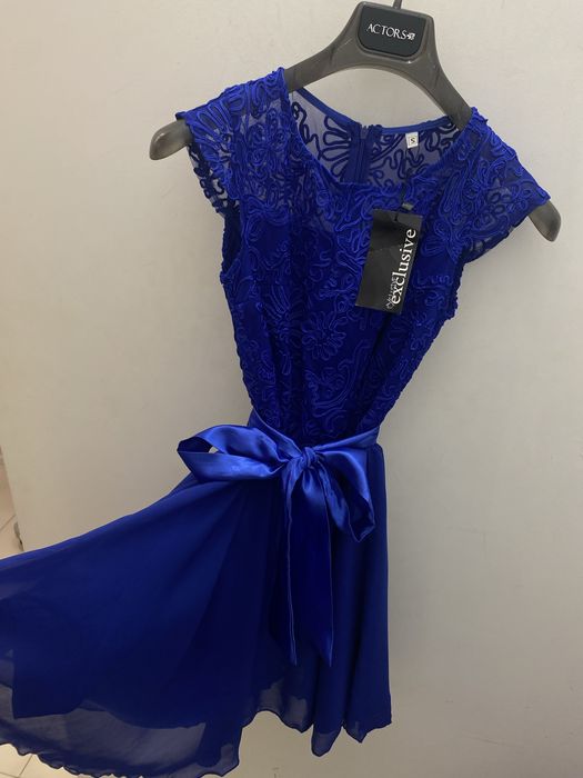 Продам сукні нові