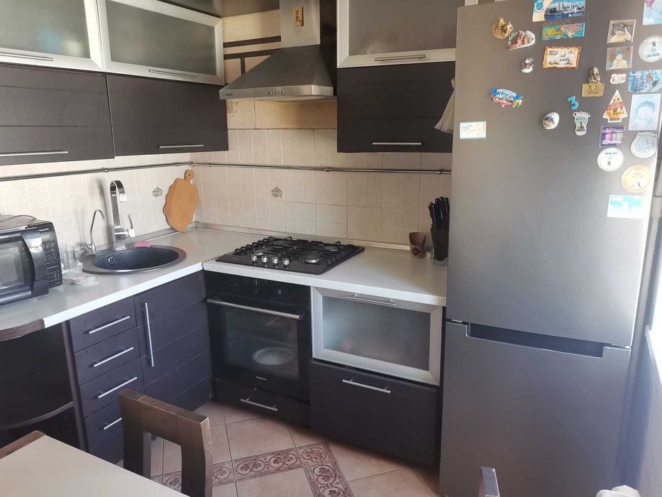 М."Лівобережна"-15 хвилин автобусом. Оренда 3-х кімнатної квартири.