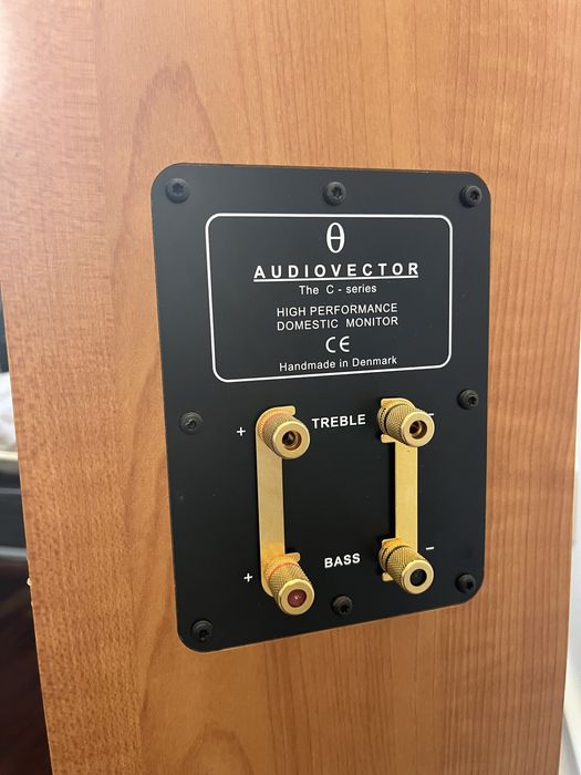 Colunas stereo dinamarquesas Audiovector