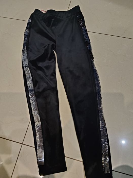 Spodnie rozm 122 z cekinami