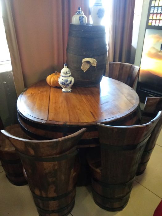 Mesa feita de pipa/barril