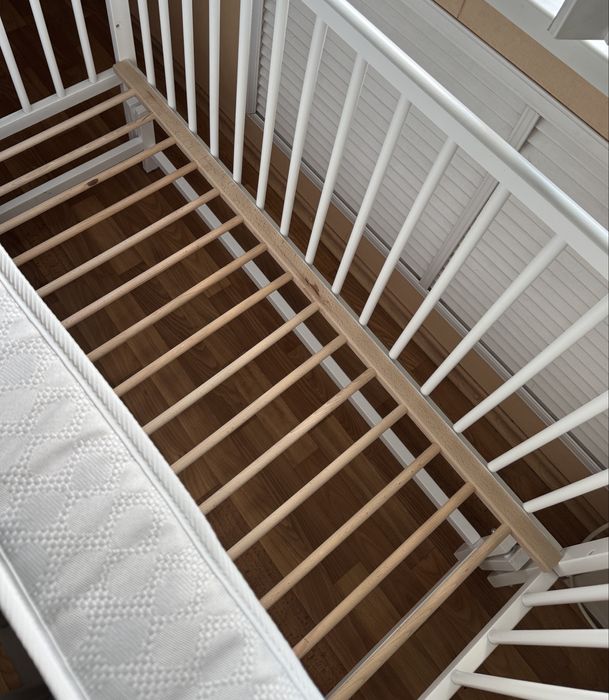 Дитяче ліжечко з маятником, матрас + подарунки