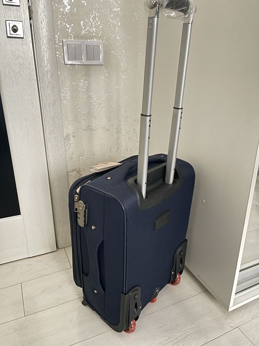 Продам маленький чемодан